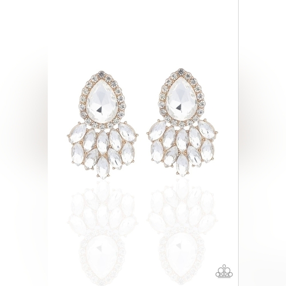 A Breath of Fresh Heir Earrings - Picture 2 of 2